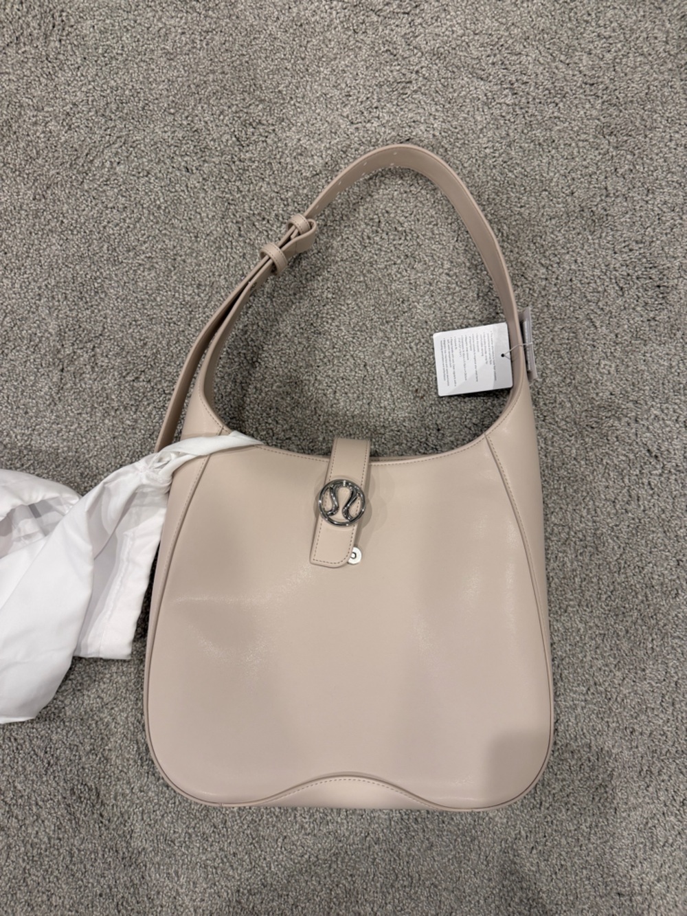 Lululemon NWT Leather Alternative Shoulder Bag Cashew 8L - Picture 3 of 12